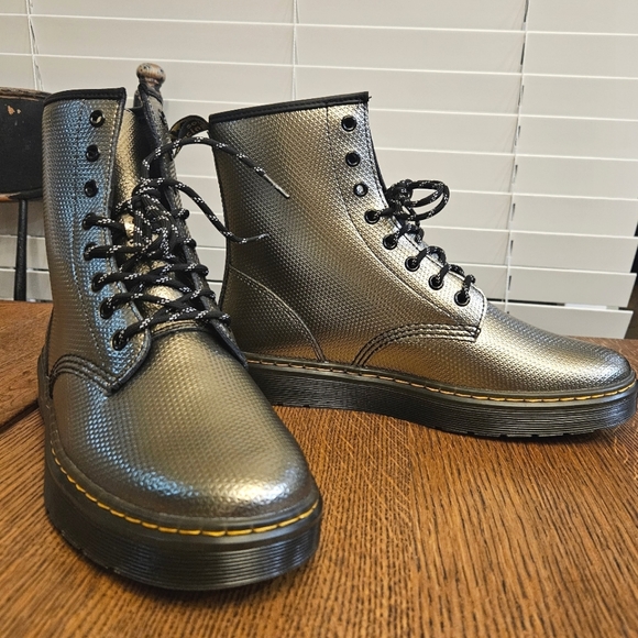 Dr. Martens Shoes Dr Martens Zavala Bronze Metallic Textured 8 Hole Air Wair Boots W Sz 1